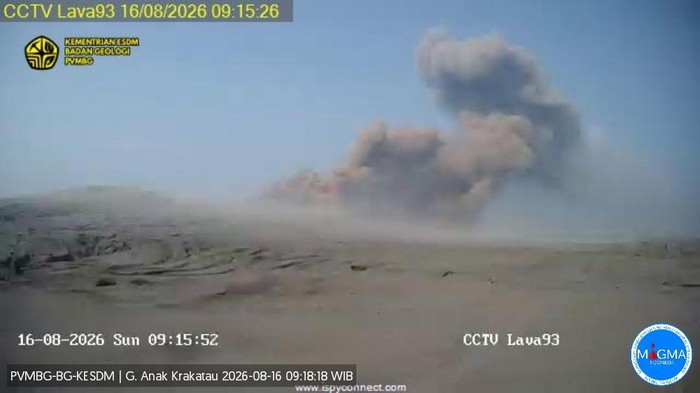 Gunung Anak Krakatau erupsi hari ini