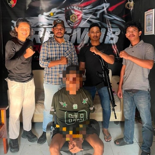 HS (30) pelaku pengeroyokan terhadap pemobil yang minta blokade jalan dibuka ditangkap polisi usai menjadi DPO empat bulan, pada Sabtu (15/8/2026). (Dok. Polres Bima)