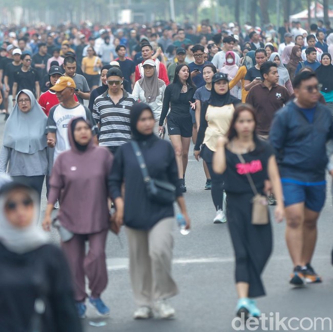 Jelang HUT RI ke-81, CFD Jakarta Dipadati Ribuan Warga