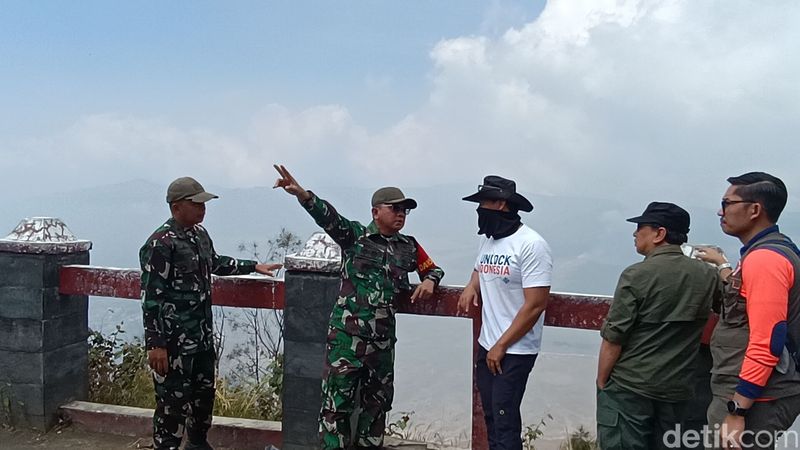 Kebakaran Bromo Tim gabungan masih bersiaga di kawasan TNBTS untuk melakukan pemantauan dan pendinginan. Langkah ini dilakukan guna mengantisipasi munculnya bara api di bawah permukaan tanah yang berpotensi memicu kebakaran kembali.