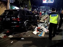 BMW Tabrak Becak dan Gerobak di Bandung Akibat Sopir Ngantuk