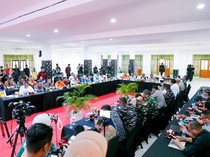 Rakor Bencana, Wamensos: Jangan Biarkan Warga Terdampak Hadapi Sendirian