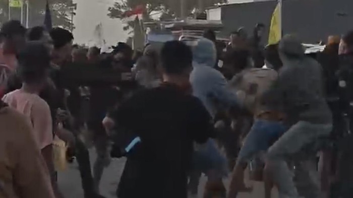 Kericuhan usai laga sepakbola di Pinrang.