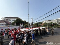 Pemuda di Kota Kediri Kirab Bendera Raksasa Merah Putih Menuju Gunung Klotok