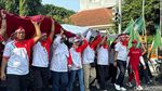Kirab Bendera Merah Putih Raksasa oleh Ribuan Pemuda di Kota Kediri
