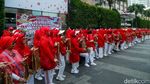 Lansia Tak Kalah Semangat, Angklung Meriahkan CFD Jakarta Jelang HUT RI