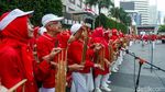 Lansia Tak Kalah Semangat, Angklung Meriahkan CFD Jakarta Jelang HUT RI