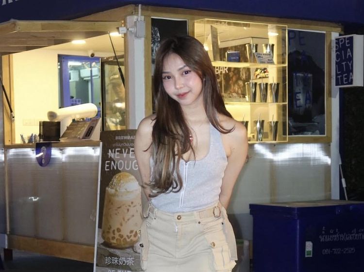 Meyden dan Suami Asyik Kulineran Sebelum Sambut Anak Pertama