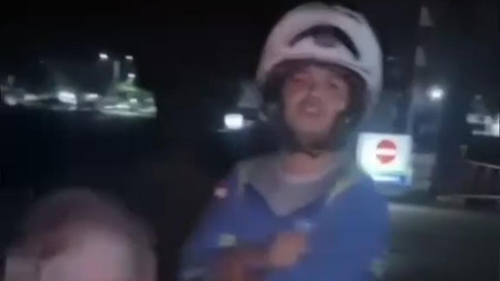 Oknum anggota Unit Lantas Polsek Bungoro berinisial Bripka IS cekcok dengan sopir pikap di Pangkep.