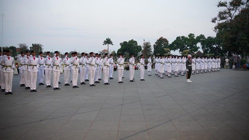 75 paskibraka dikukuhkan Bupati Gianyar I Made Agus Mahayastra di Balai Budaya, Minggu (16/8/2026).