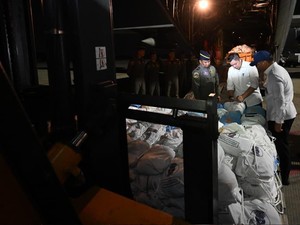 Seskab: 27 Ton Logistik Bantuan Gempa NTT Langsung Tiba di Hari Kejadian