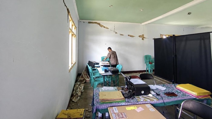 Penampakan bangunan kantor Kemenhaj RI yang terdampak gempa NTT, Sabtu (15/8/2026).
