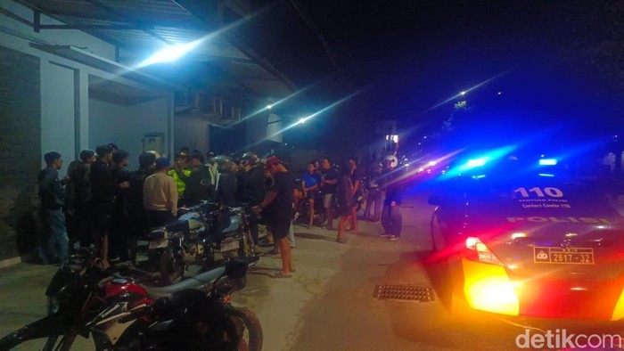 Polisi mengamanankan 3 orang yang diduga klitih di Kalasan, Sleman, Minggu (16/8/2026) dini hari.