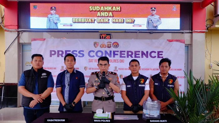 Polres OKI menggelar konferensi pers ungkap kasus pembakaran lahan