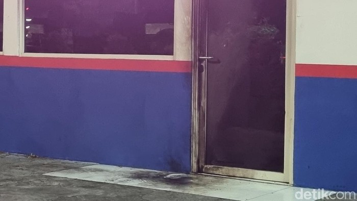 Pos polisi di Jalan A Yani Margorejo, Surabaya dilempar molotov orang tak dikenal