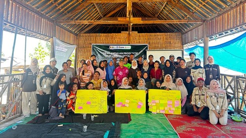 Tim Pengabdian Unram bekerja sama dengan program BIMA Kemendiktisaintek saat memberikan sosialisasi kepada masyarakat Desa Andalan.