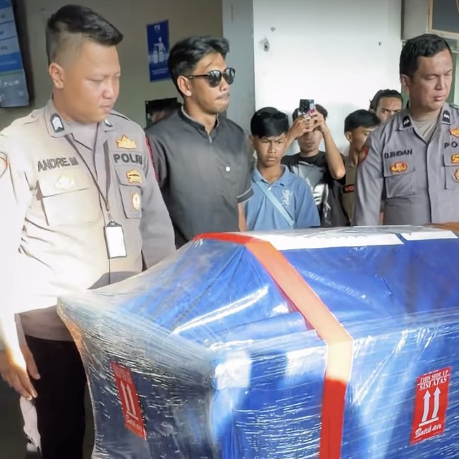 Isak Tangis Keluarga dan Kerabat Warnai Proses Pemakaman Putri Andriani Juficha