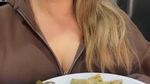 Hobi Masak, Sarah Azhari Bagikan Resep Salmon hingga Pasta di Instagram