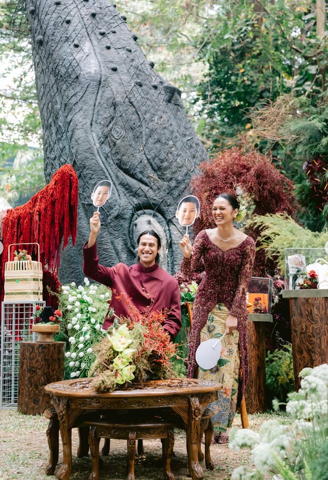Sebelumnya Sean Gelael diketahui telah melamar Hana secara romantis saat keduanya berlibur ke Nihi Sumba, Nusa Tenggara Timur, pada akhir Oktober 2025. Kini keduanya sudah siap melangkah ke jenjang yang semakin serius. Foto: Instagram/@hanamalasan
