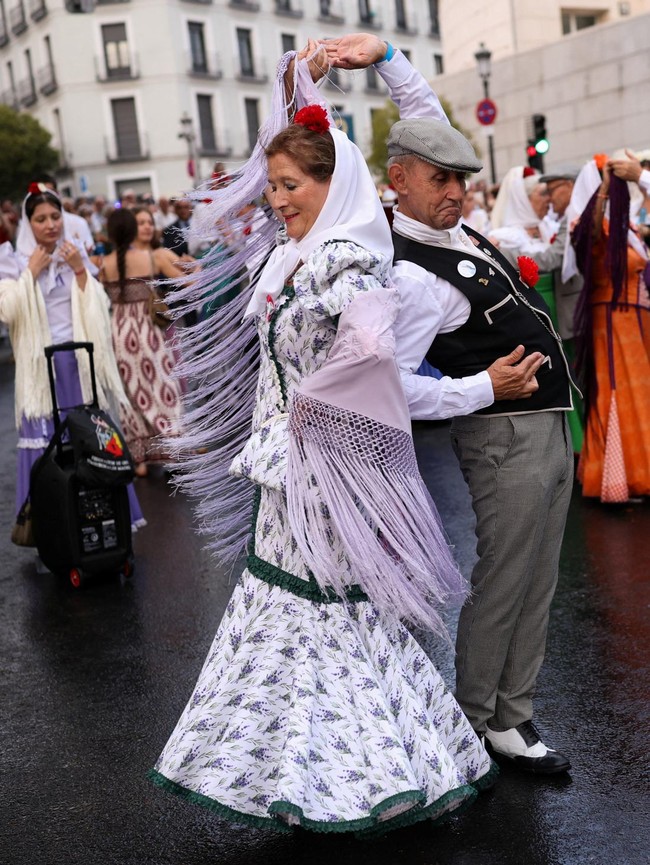 Semarak Virgen de la Paloma, Warga Madrid Tumpah Ruah Rayakan Pelindung Petugas Damkar