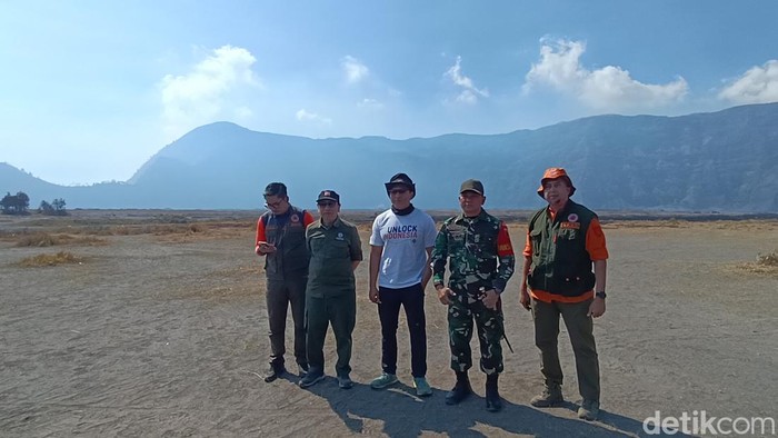 Staf Khusus Presiden Bidang Pariwisata meninjau Bromo pasca-kebakaran hutan dan lahan.