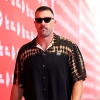 Suami Taylor Swift, Travis Kelce Perdana Pamer Cincin Kawin Bikin Fans Heboh