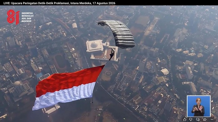 17 Penerjun Kopassus TNI kibarkan Bendera Merah Putih di langit Jakarta (Dok YouTube Setpres).