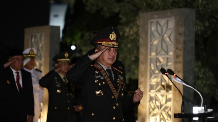 Apel Kehormatan dan Renungan Suci dalam rangka peringatan HUT ke-81 RI dipimpin Kapolda Sumatera Selatan Irjen Sandi Nugroho. (dok istimewa)