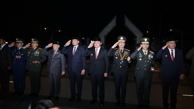 Apel Kehormatan dan Renungan Suci dalam rangka peringatan HUT ke-81 RI dipimpin Kapolda Sumatera Selatan Irjen Sandi Nugroho. (dok istimewa)