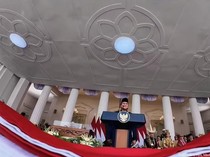 Prabowo Beri Tepuk Tangan Usai Paskibraka Tuntas Kibarkan Merah Putih di Istana
