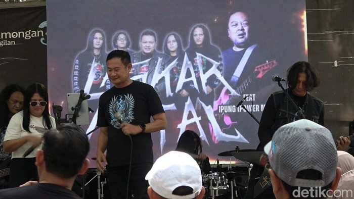 Bupati Lamongan saat berpartisipasi dalam acara Lamongan Rockwood di Waduk Gondang bersamaan HUT ke-81 RI.