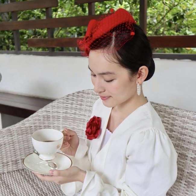 Cantiknya Shanna Shannon saat Ngeteh hingga Menikmati Aneka Dessert Manis