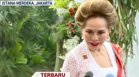 Gaya Dewi Soekarno di Usia 86, Pakai Lipstik Merah Ikut Upacara HUT RI