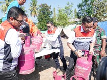 Dirut Pertamina Salurkan Bantuan & Pimpin Upacara HUT Ke-81 RI di Flores