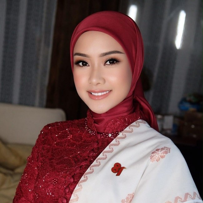7 Gaya Hijab Cita Rahayu Dampingi Mahardika Soekarno Upacara HUT RI di Istana