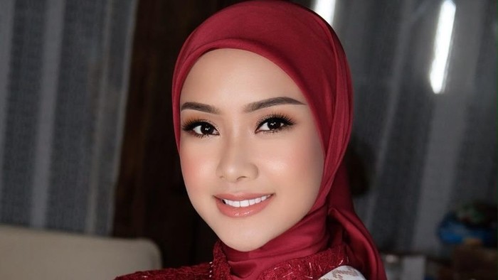 Gaya hijab Cita Rahayu.