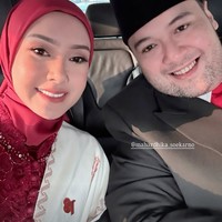 Pelantun lagu Niscaya Nirkala ini tampil dengan riasan makeup flawless karya @boboantaramakeupartist, yang memfokuskan pada riasan mata lembut dan alis rapi. Sentuhan perona pipi hangat serta lipstik bernuansa nude-pink segar semakin memberikan kesan natural. Foto: Dok. Instagram @cita_rahayu.