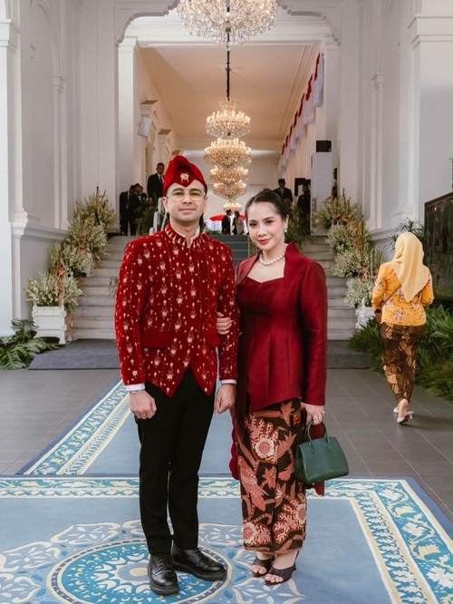 Gaya Selvi Ananda dan Nagita Slavina saat Upacara HUT ke-81 RI