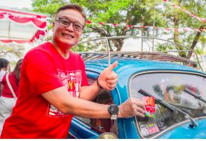 Gokil! tercatat ada 70 ribu kendaraan dan ratusan peserta dari komunitas memadati restoran cepat saji McDonald's.