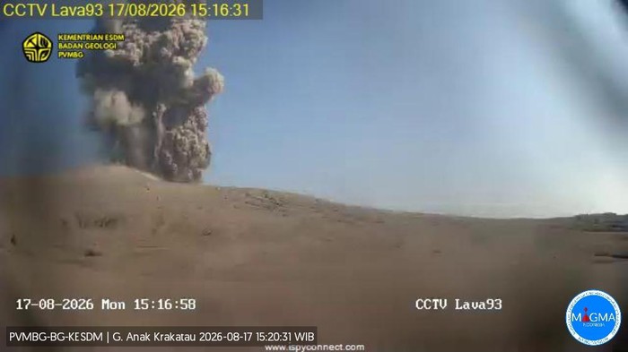 Gunung Anak Krakatau enam kali erupsi dalam tiga jam