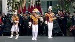 Isra Mashel Pimpin Drum Corps Pelopor Cenderawasih di Kirab Bendera Merah Putih
