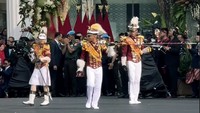 Isra juga bertugas pada menjadi Pasukan Cordon dari Akpol pada HUT ke-80 RI. Foto: Instagram @sandyarifinsh