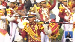 Isra Mashel Pimpin Drum Corps Pelopor Cenderawasih di Kirab Bendera Merah Putih