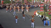 Pada sore hari, Drum Corps Pelopor Cenderawasih kembali bertugas mengiringi kirab Bendera Pusaka dari Istana Merdeka menuju Monas. Foto: YouTube Sekretariat Presiden