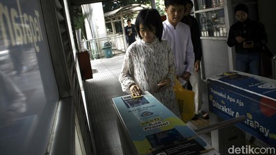 Jakarta Rayakan Kemerdekaan dengan Tarif Transportasi Publik Rp8