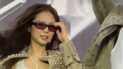 Masalah Teknis, Momen Jennie BLACKPINK Tahan Tangis di Panggung Summer Sonic