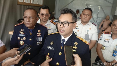 Kakanwil Ditjenpas NTT, Decky Nurmansyah, saat diwawancarai, Senin (17/8/2026).