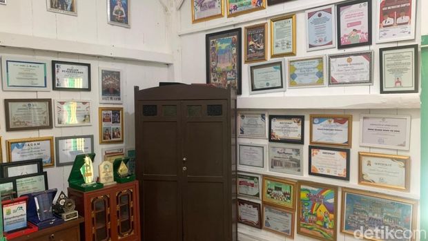 Kamar tidur yang digunakan Soekarno dan Mohammad Hatta saat diasingkan ke Rengasdengklok, Karawang.