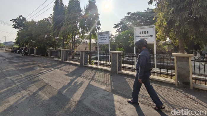 Kantor Balai Penyuluhan Pertanian (BPP) Kecamatan Porong, Sidoarjo tak pasang bendera maupun umbul-umbul HUT ke-81 RI yang jadi sorotan