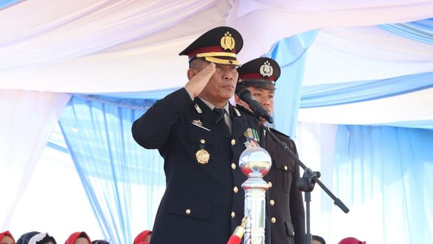 Kapolda Riau memberikan penghargaan kepada 355 personel dan mitra yang menuntaskan misi Ekspedisi Merah Putih Presisi, Senin (17/8/2026).